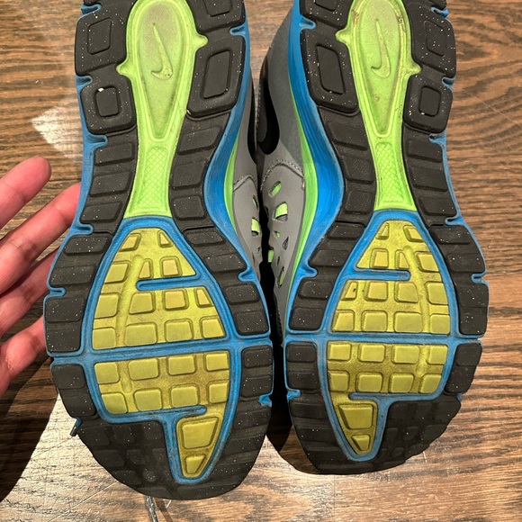 Nike Dual Fusion Youth Size 5 Sneaker - Picture 4 of 5